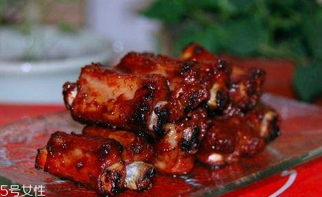 锡纸烤箱烤排骨的做法(锡纸烤箱烤排骨的做法)