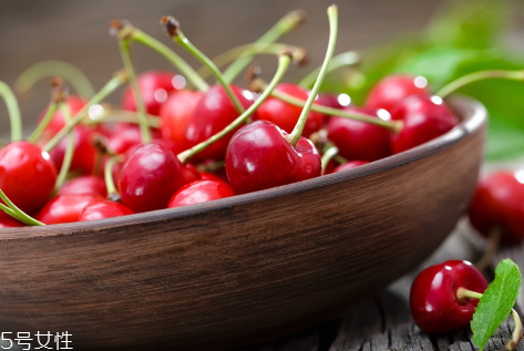 车厘子不能和什么一起吃(车厘子不能和什么一起吃/同吃)