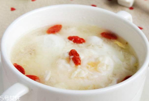 酒酿用什么曲酒(酿酒用的曲是什么做的)