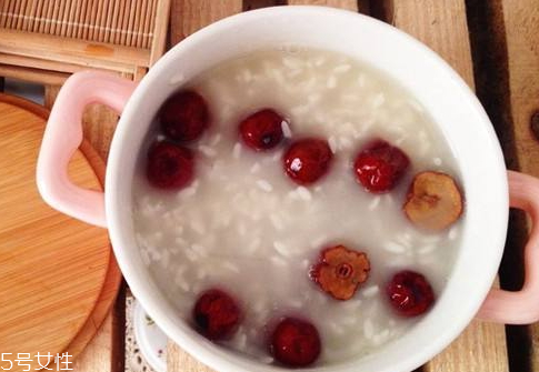 吃酸性食物的作用(吃酸性食物的好处)