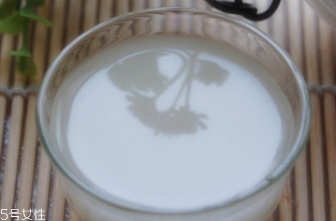 如何清除米酒中的杂质(酒中杂质如何去除)