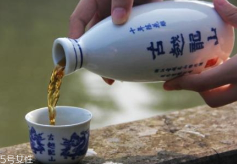 黄酒喝多了会怎么样(黄酒喝多了会怎么样)