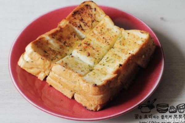 微波炉面包的简单做法(微波炉面包的简易做法)