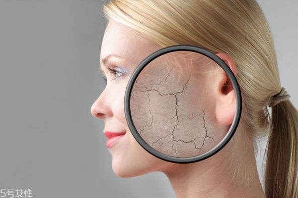 如何挑选粉底(如何挑选粉底液色号)