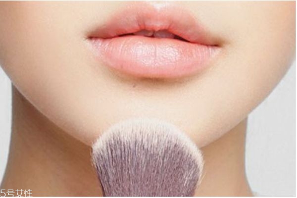 为什么你的底妆不均匀(底妆不均匀怎么办)