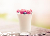 酸奶的搭配功效(喝酸奶的功效)