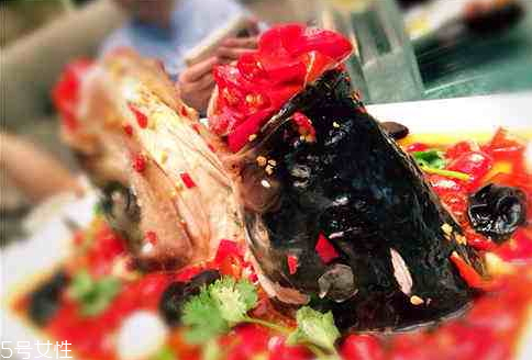 鱼头怎么解冻(冰冻鱼头怎么解冻)