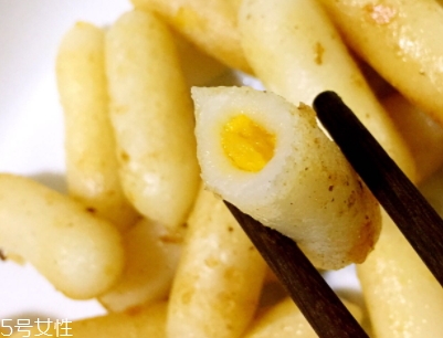 油煎咸蛋黄夹心年糕(咸蛋黄夹心年糕怎么做好吃)