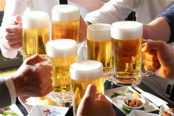 为什么喝酒会吐(为什么喝酒会吐那么容易吐)