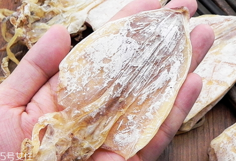 鱿鱼干怎么烤好吃(鱿鱼干怎么烤好吃)