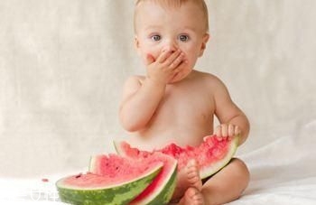 宝宝吃西瓜 注意4要点(吃西瓜的注意事项)