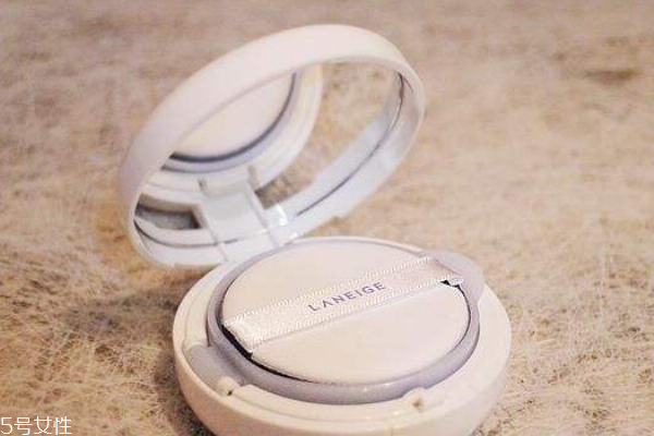 气垫补妆的优缺点(气垫适合补妆吗) 气垫补妆的优缺点(气垫适合补妆吗)