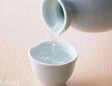 白酒有哪些生活作用(白酒在生活中的妙用)