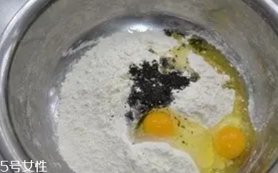 炸麻叶怎么和面(炸麻叶怎么和面都放啥才能脆)