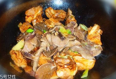 松蘑干的做法(松蘑干怎么做好吃)