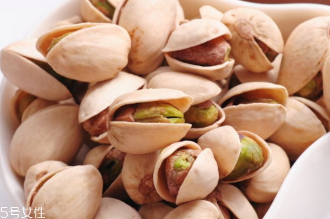 正规的开心果什么颜色(开心果是什么颜色)