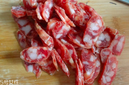 腊肠的禁忌人群(腊肠的功效和禁忌)