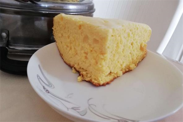 电饭煲蛋糕用酸奶怎么做(电饭煲酸奶蛋糕怎样做)