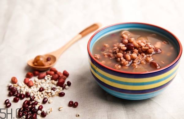 日常制作薏米红豆粥的注意事项(薏米红豆粥怎么做才是正确的)