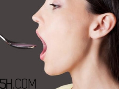 咽喉炎的症状(咽喉炎的症状和表现)