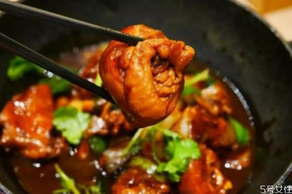 鸡公煲是哪里特色(鸡公煲是哪里特色)