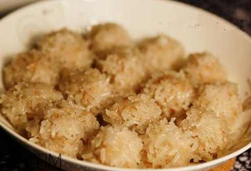 糯米丸子的做法(糯米丸子的做法最正宗的做法)