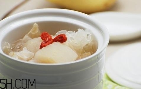 冰糖雪梨的功效和作用(冰糖雪梨的功效和作用做法)
