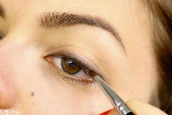 能和其他妆前混合吗(妆前乳和粉底液可以混合用吗) 能和其他妆前混合吗(妆前乳和粉底液可以混合用吗)