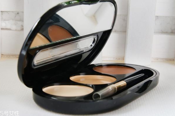 遮瑕膏用什么上妆最好(日常妆有必要抹遮瑕膏吗)