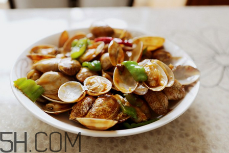 花甲不能和什么一起吃(花甲不能和什么一起吃 花甲的饮食禁忌)