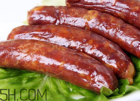 香肠是蒸还是煮好(香肠是蒸还是煮好吃?)