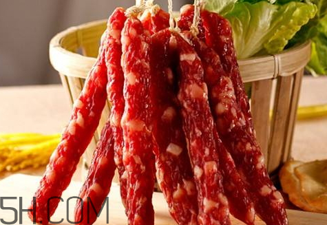 广式腊肠什么颜色(广式腊肠为什么是红色的) 广式腊肠什么颜色(广式腊肠为什么是红色的)