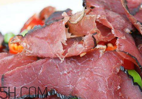 腊牛肉有点发霉还能吃吗(腊牛肉发霉了还能吃吗)