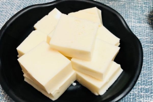 椰奶冻的热量(椰奶冻的热量高吗)