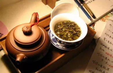 喝浓茶有什么坏处(喝白茶有什么好处和坏处) 喝浓茶有什么坏处(喝白茶有什么好处和坏处)