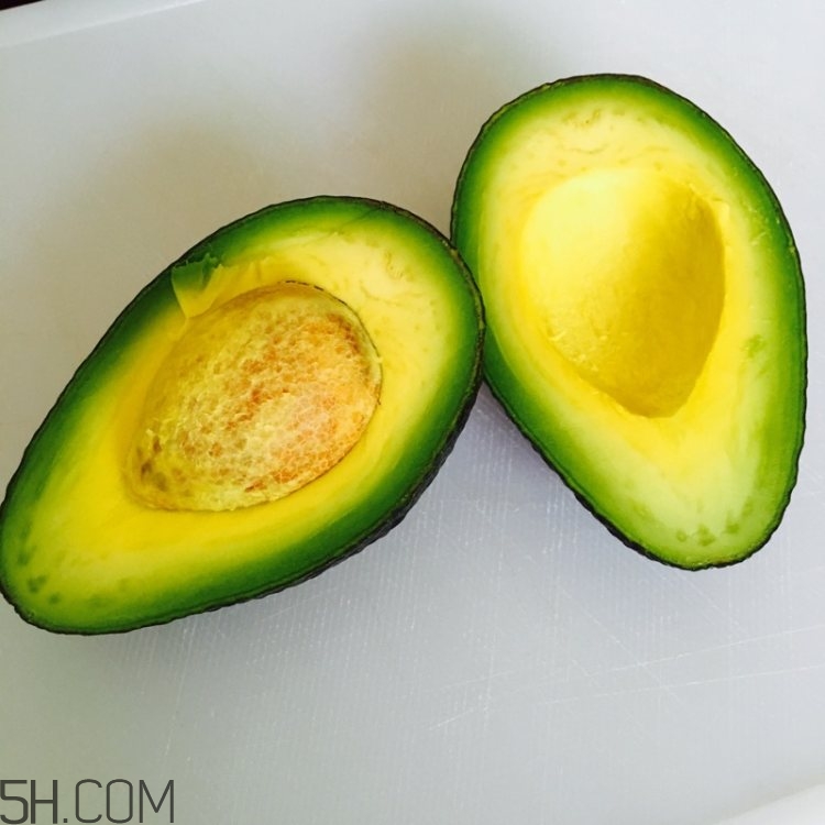自制牛油果奶昔(牛油果奶昔的做法)