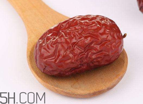 红枣大的好还是小的好(红枣选大的还是小的好)