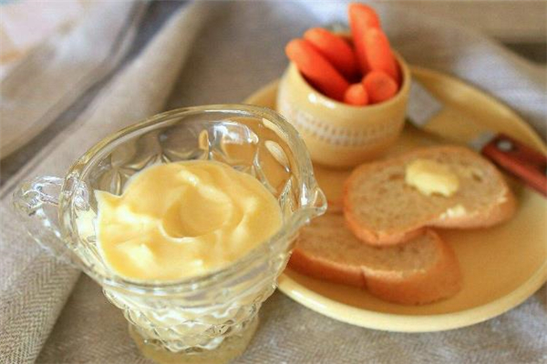 做蛋黄沙拉酱要注意什么(蛋黄酱可以做沙拉吗)