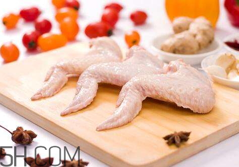 鸡翅怎么去血水(冷冻鸡翅怎么去血水)