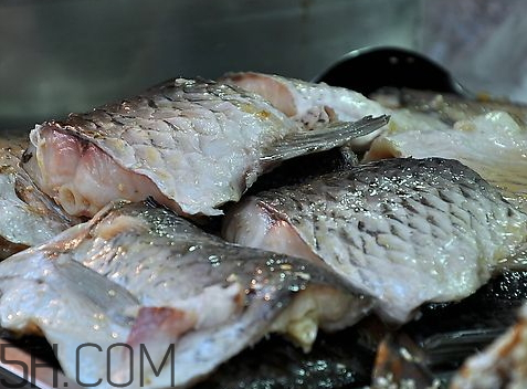 腌制食品如何防止生蛆(腌菜生蛆了有什么办法)