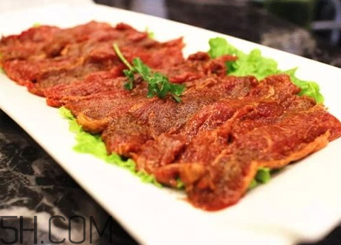 牛肉发臭的危害(牛肉发臭了吃了有什么害处)