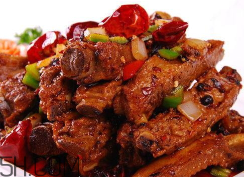 排骨久放变黑了还能吃吗(排骨发黑还能吃吗)