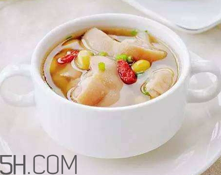 奶白猪蹄汤的做法步骤(猪蹄汤奶白怎么做出来的)