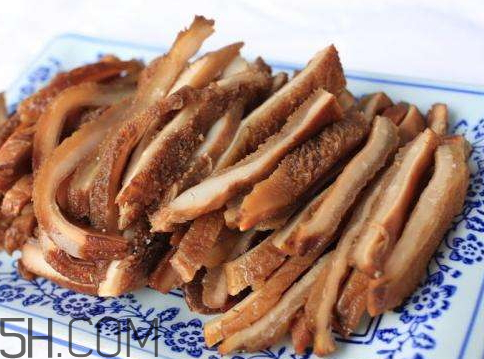 牛肚上的黑膜怎么去除(牛肚上的黑膜怎么去除)