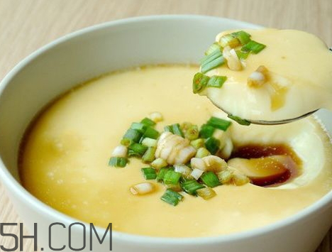 煎鸡蛋变绿能吃吗(煎鸡蛋发绿还能吃吗)