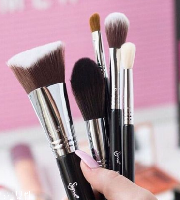 新手买动物毛还是人造毛(怎么区分动物毛和人造毛)