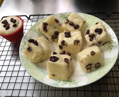 红豆发糕怎么蒸比较软(蒸红豆发糕最简单的做法窍门)