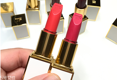 橘红色口红试色涂法(口红涂色方法)
