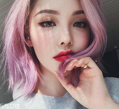 腮红颜色怎么选(腮红颜色怎么选择)