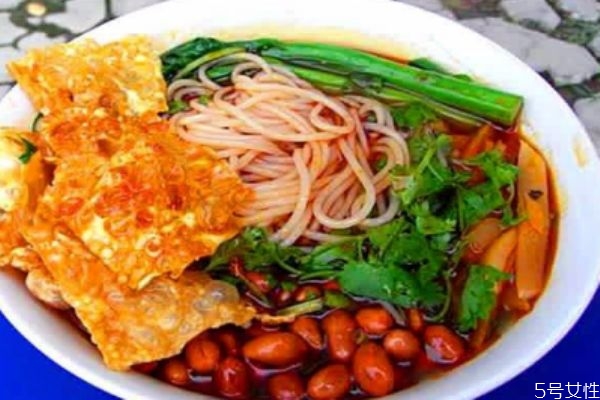 螺蛳粉为什么闻起来是臭的(螺蛳粉为什么闻起来是臭的)